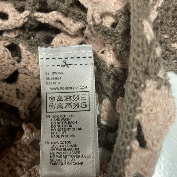 Forever 21 crocheted sweater - Picture 4 of 4